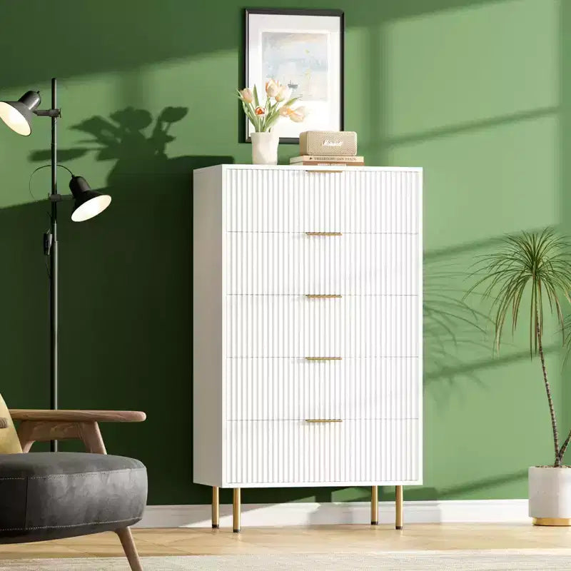 Commode en bois cannelé à 5 tiroirs pour chambre à coucher, commode moderne, grande commode marron avec plateau en faux marbre