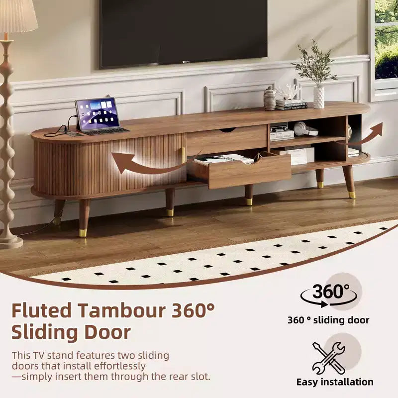 Meuble TV ovale cannelé en bois avec station de recharge pour téléviseurs jusqu'à 80 pouces, console multimédia de style Mid-Century avec porte coulissante à tambour
