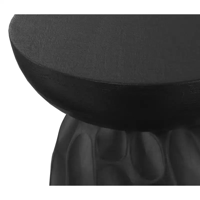 Table d'appoint contemporaine Willis de 13 pouces de large en manguier massif avec biseau en V, noire, assemblée