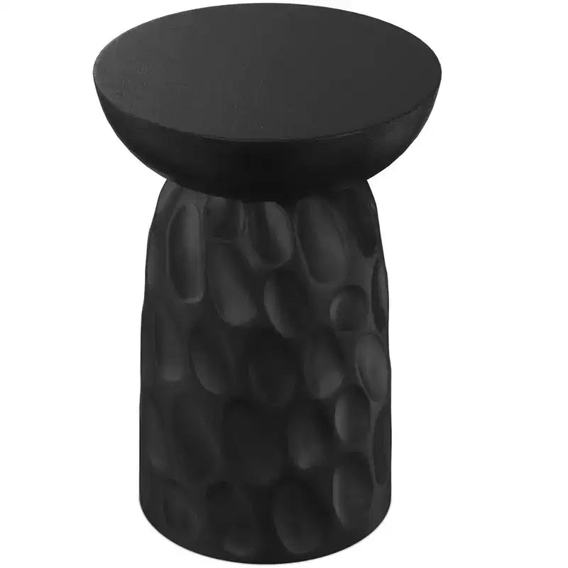 Table d'appoint contemporaine Willis de 13 pouces de large en manguier massif avec biseau en V, noire, assemblée