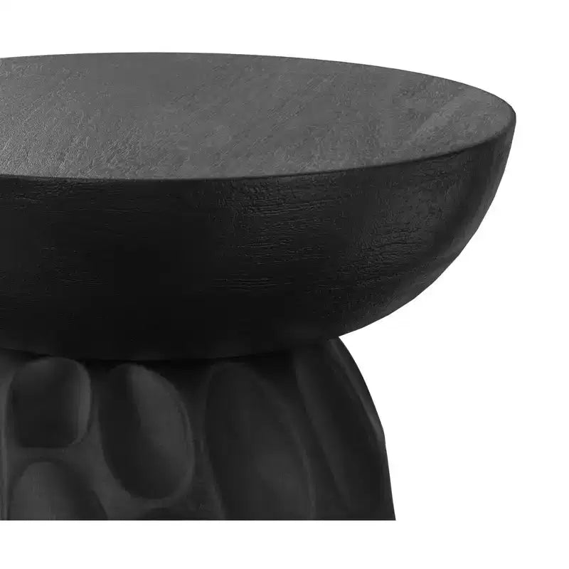 Table d'appoint contemporaine Willis de 13 pouces de large en manguier massif avec biseau en V, noire, assemblée