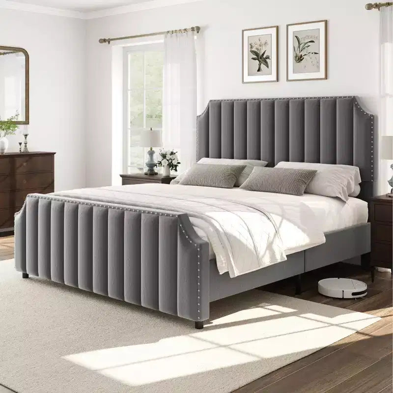 Cadre de lit plateforme California King Size avec tête de lit de 50,2 po de haut, lit tapissé de velours avec tête et pied de lit touffetés à canaux verticaux