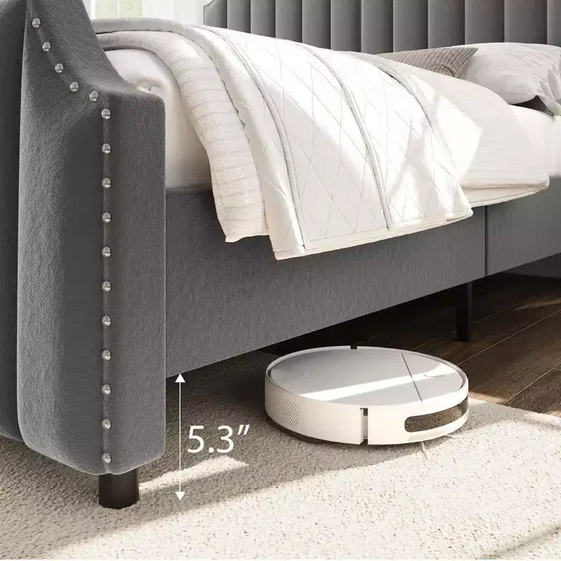 Cadre de lit plateforme California King Size avec tête de lit de 50,2 po de haut, lit tapissé de velours avec tête et pied de lit touffetés à canaux verticaux