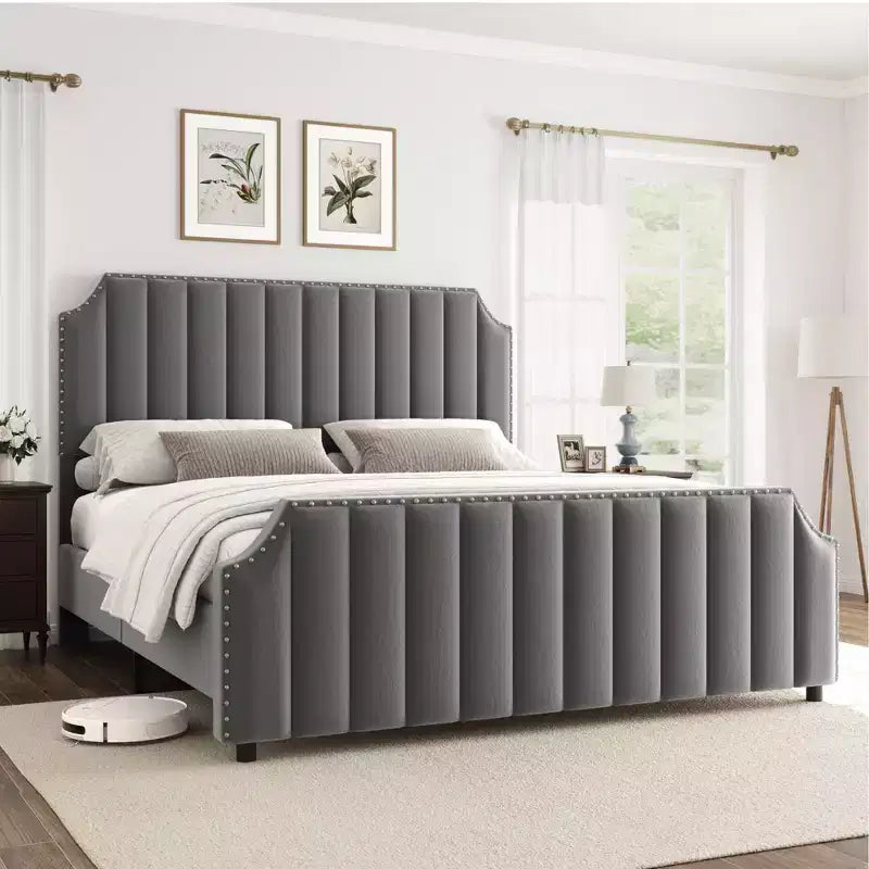 Cadre de lit plateforme California King Size avec tête de lit de 50,2 po de haut, lit tapissé de velours avec tête et pied de lit touffetés à canaux verticaux